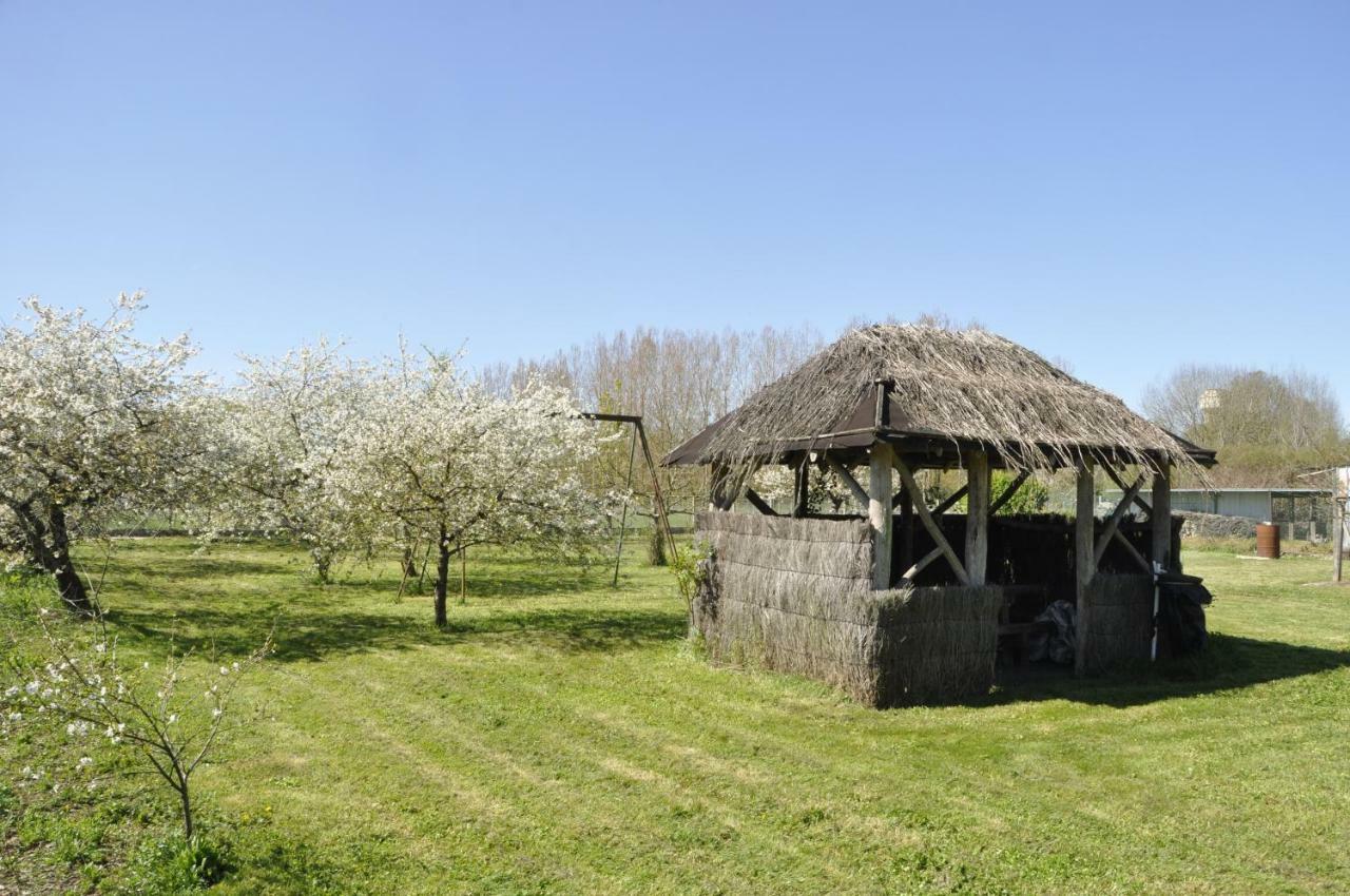 Bed and Breakfast Les Rouches Cormeray Exterior foto