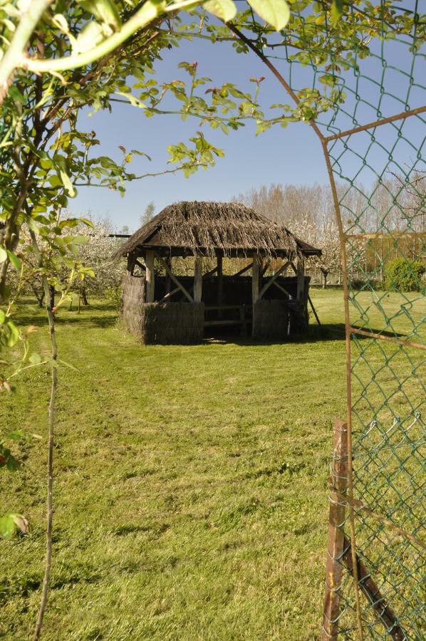Bed and Breakfast Les Rouches Cormeray Exterior foto