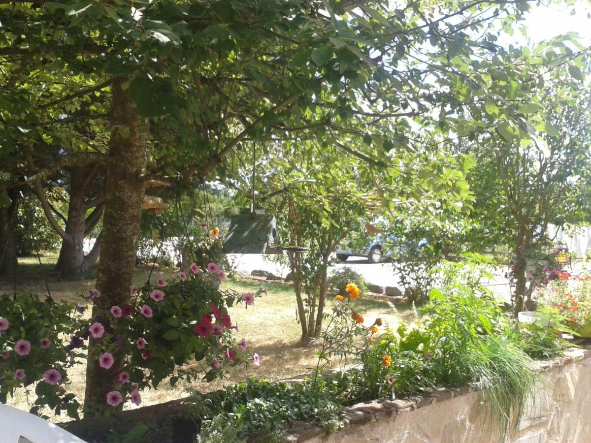 Bed and Breakfast Les Rouches Cormeray Exterior foto