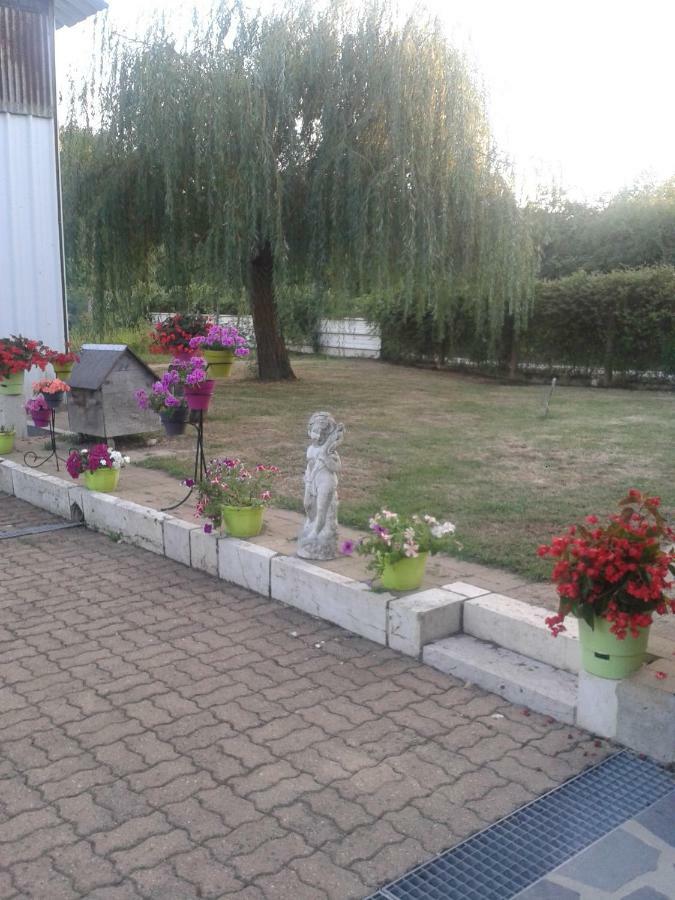 Bed and Breakfast Les Rouches Cormeray Exterior foto
