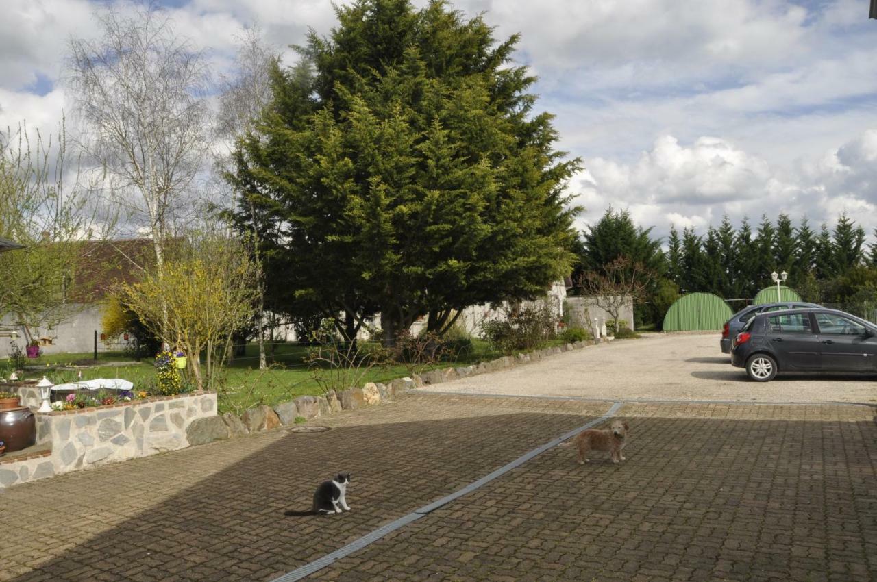 Bed and Breakfast Les Rouches Cormeray Exterior foto