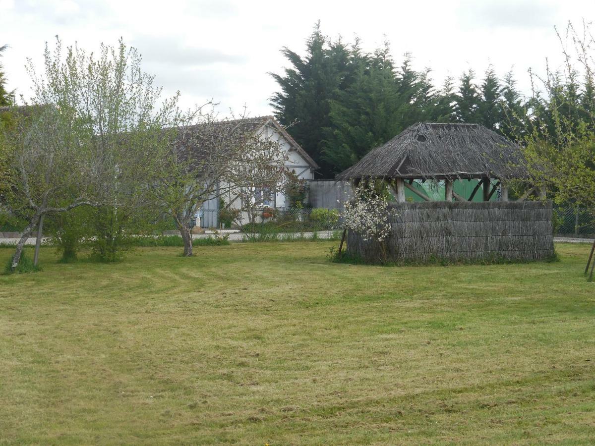 Bed and Breakfast Les Rouches Cormeray Exterior foto