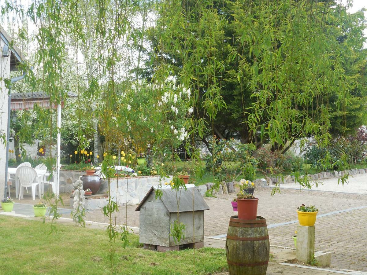 Bed and Breakfast Les Rouches Cormeray Exterior foto