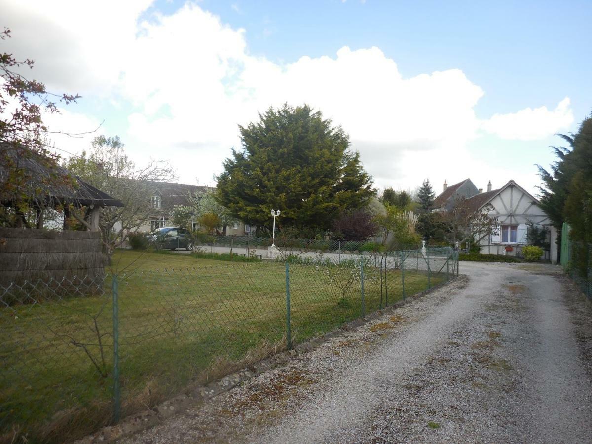 Bed and Breakfast Les Rouches Cormeray Exterior foto